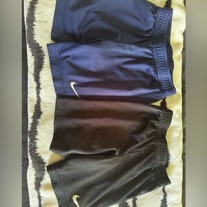 2 mesh boys nike shorts. Sz6